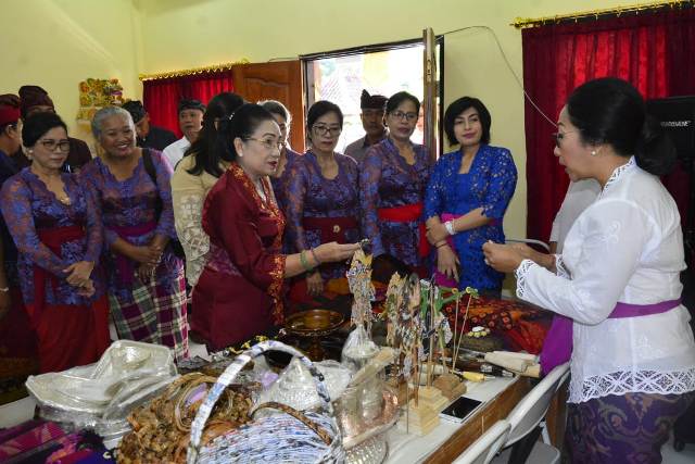 Ny. Haryani Ardana Sukawati Harap Kerajinan Lokal Punya Jati Diri Budaya Bali