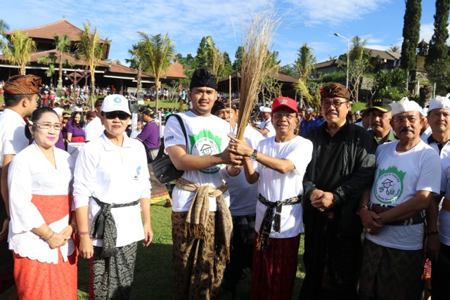 Deklarasi Gerakan Bali Bebas Sampah Plastik Diikuti 10 Ribu Peserta Tersebar di 21 Titik