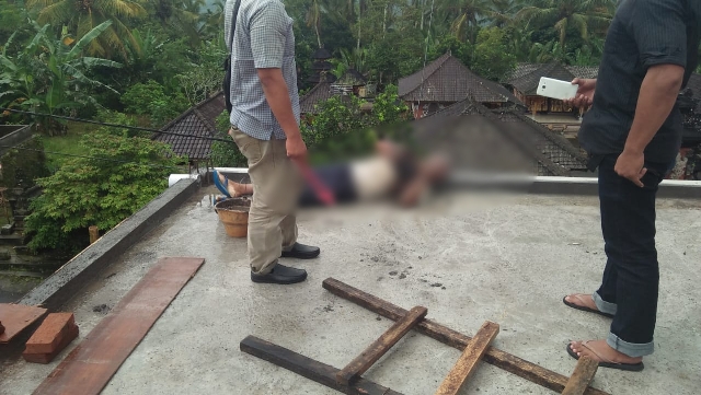 Besi Tersangkut Kabel Tegangan Tinggi di Mundeh, Seorang Pekerja Bangunan Tewas