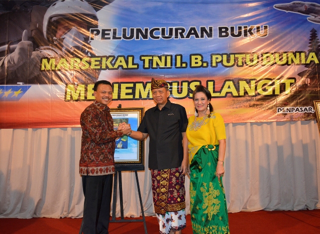 Sekda Dewa Indra Ingin Lebih Banyak Tokoh Inspiratif Luncurkan Buku