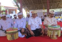 Hadiri Acara Ngusaba Pitara, Wagub Cok Ace Himbau Masyarakat Ajegkan Empat Pergub