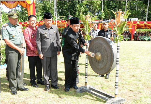 Wagub Cok Ace Buka TMMD Ke 104 di Desa Peninjoan Tembuku