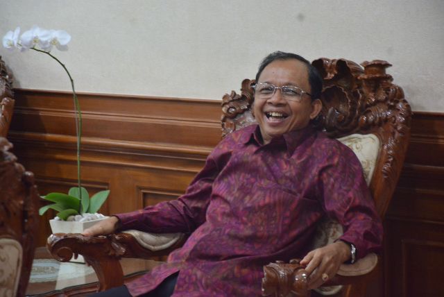 Gubernur Koster Berjanji Tingkatkan Kesejahteraan Tenaga Pendidik Siswa Berkebutuhan Khusus