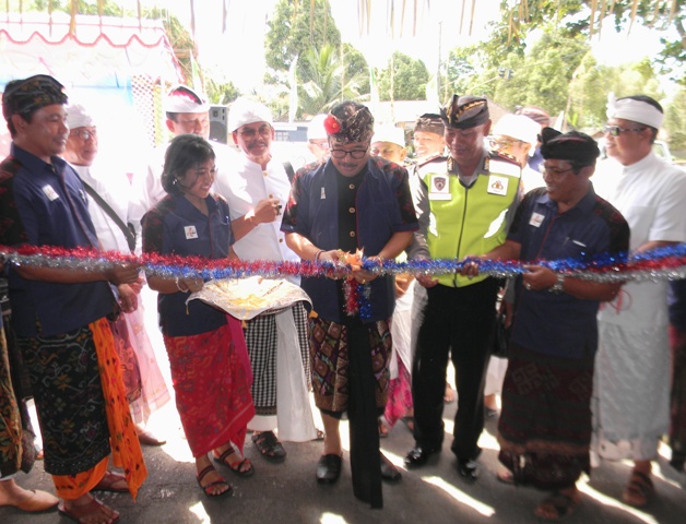 Cok Ace Apresiasi Semangat dari Perkumpulan Bengkel Ngayah di Besakih