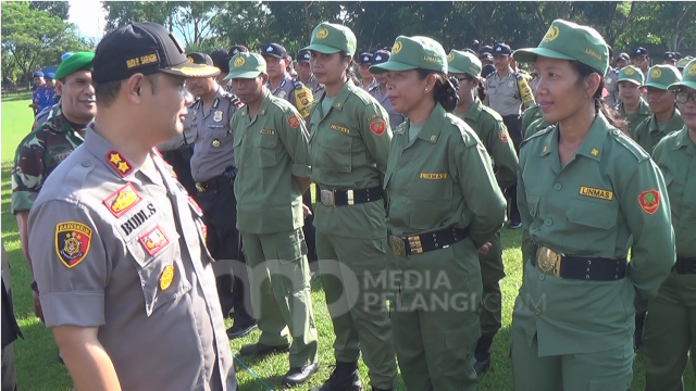 Linmas Perempuan Siap Amankan TPS di Jembrana