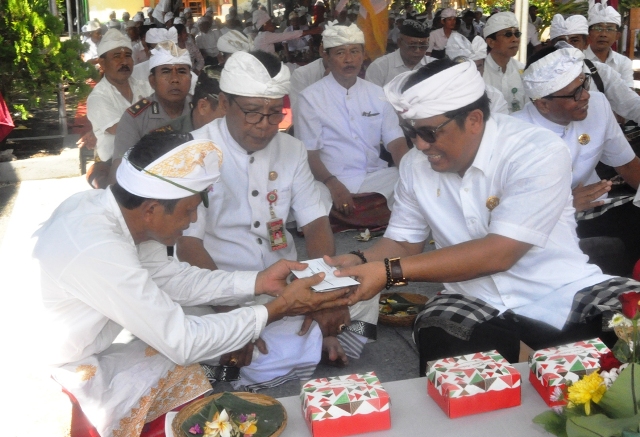 Wabup Sanjaya Hadiri Pemelaspasan Kantor Perbekel Desa Gubug