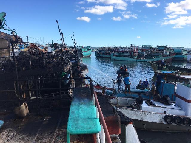 Tiga Kapal Ikan Terbakar Saat Sandar di Pelabuhan Benoa