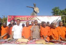 Polresta Denpasar Pamerkan 20 Bandar Narkoba di Renon Tersangka Bandar narkoba dipamerkan oleh penyidik Polresta Denpasar di Lapangan Renon