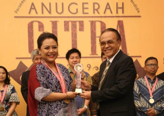 Bupati Eka Terima Penghargaan ACI