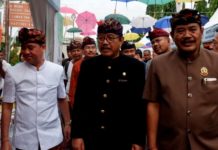 Festival Semarapura ke-4 Wagub Cok Ace Harapkan Bisa Bangkitkan Keberadaan UMKM dan Pariwisata Klungkung Wakil Gubernur Bali Tjokorda Oka Artha Ardhana Sukawati (Cok Ace) Bupati Klungkung I Nyomyan Suwirta beserta Wakil Bupati Klungkung I Made Kasta, di Festival Semarapura ke-4 di depan Monumen Puputan Klungkung, Semarapura, Minggu (28/4/2019).