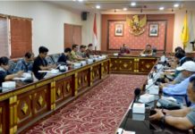 Hentikan Pembajakan Hasil Karya Budaya Bali, Gubernur Koster Siapkan Rapergub Jumpa pers Gubernur Wayan Koster dengan awak media di Ruang Praja Sabha, Kantor Gubernur Bali