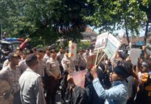 Demo Tolak Pilpres 2019, Sejumlah Mahasiswa Asal Papua di Amankan - Aksi demo yang digelar mahasiswa asal Papua di bundaran Renon Denpasar
