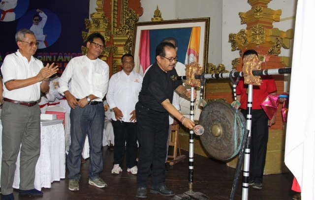 Pandai Silat Tanpa Cidera "PERISAI DIRI" - Media Pelangi