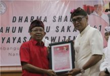 Gubernur Koster Harap Kontribusi Yayasan Dwijendra Majukan SDM Bali Gubernur Bali Wayan Koster disela memberikan kuliah umum serangkaian Dharma Shanti Tahun Baru Saka 1941 Yayasan Dwijendra