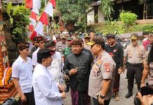Kopolda Bali Pantau Keamanan Pemilu Lewat Jalur Udara Kapolda Bali Pantau Keamanan Pemilu di sambut Wakil Gubernur Bali Tjokorda Gede Artha Ardhana Sukawati (Cok Ace) yang tengah mencoblos bersama tokoh masyarakat dan tokoh agama Desa Ubud, Gianyar