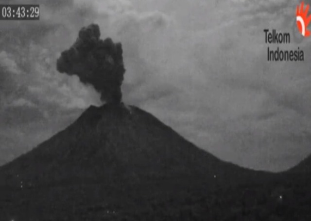 Gunung Agung  Erupsi, Terpapar Hujan Abu Sebagian Wilayah Bali