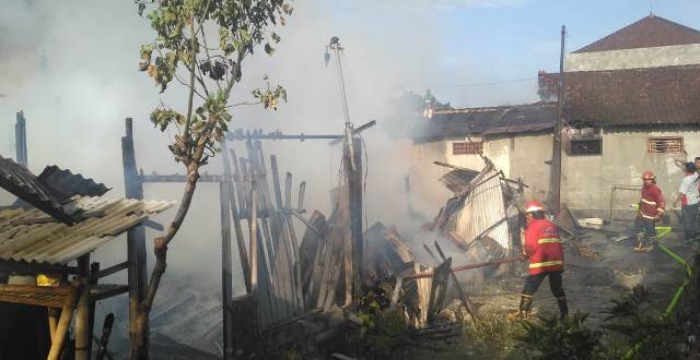 Diduga Korsleting Listrik, Empat Rumah dan Dua Motor Ludes Terbakar