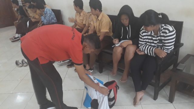 Satpol PP Jembrana Amankan 13 Pelajar Bolos Sekolah