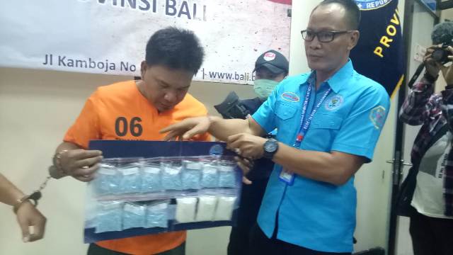 Terungkap, Pengiriman Ratusan Butir Ekstasi dari Surabaya