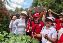 Ny Putri Koster Ajak Perangi Sampah Plastik Mulai dari Rumah Tangga Ketua TP PKK Provinsi Bali Ny Putri Suastini Koster melakukan sinkronisasi dan harmonisasi 10 Program Pokok PKK di Desa Tajun, Kubutambahan, Buleleng