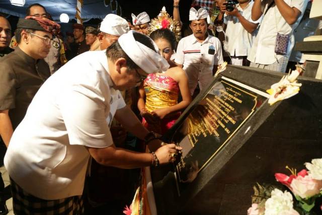 Wabup Sanjaya, Resmikan Wantilan Desa Pakraman Pandak Bandung