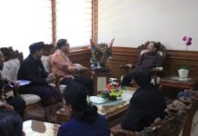 Gubernur Koster, Lewat Perda Desa Adat Perkuat Peran Pasaraman dalam Cetak SDM Hindu Berkualitas Gubernur Koster menerima audensi Dirjen Binmas Hindu Kemenag RI Prof. Drs. I Ketut Widnya berserta rombongan di Kantor Gubernur Bali, Renon, Denpasar pada Selasa (18/6/2019)