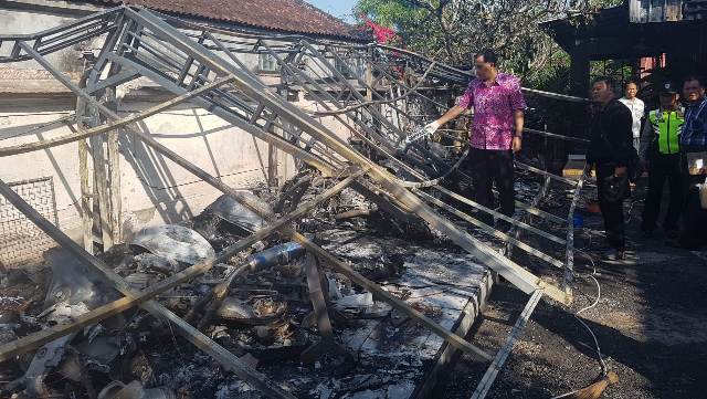 Parkir di Garasi, Belasan Moge Jenis Sport Terbakar