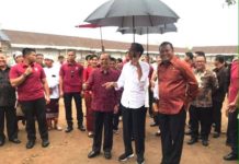 Presiden Jokowi Ingin Pasar Sukawati Jadi Pasar Rakyat Yang Modern Presiden Joko Widodo, didampingi Gubernur Bali Wayan Koster dan Bupati Gianyar melakukan peninjauan ke lokasi Proyek Revitalisasi Pasar Sukawati di Gianyar