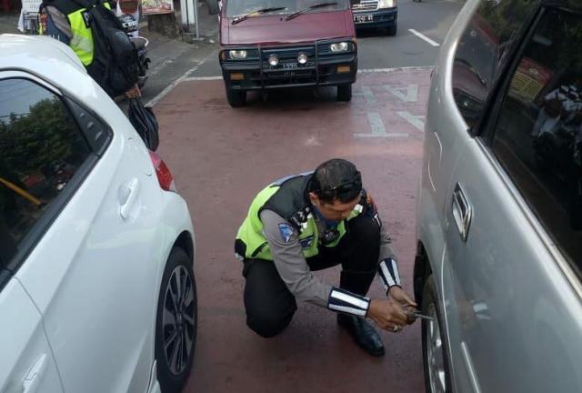 Satlantas Polres Tabanan Sosilasasi Larangan Parkir, Membandel Kita Tindak Tegas