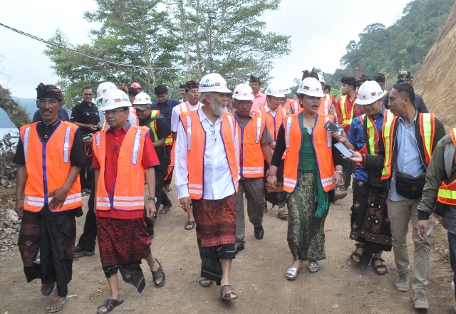 Bupati Eka Dampingi Gubernur Koster Ground Breaking Shortcut Mengwitani- Singaraja