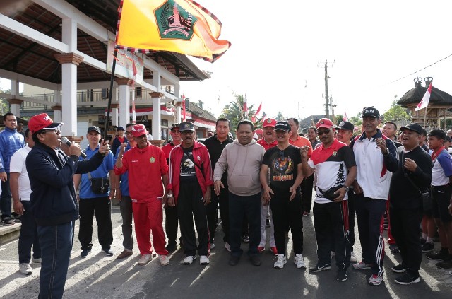 Peringati HUT RI, Desa Munduk Temu Gelar Jalan Santai