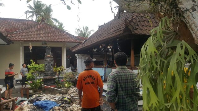 Diduga Lupa Matikan Dupa, Bale Adat Ludes Terbakar