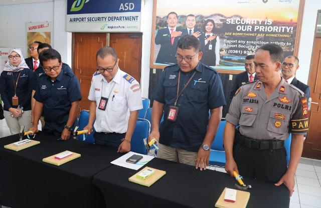 Bandara Ngurah Rai Musnahkan Ratusan Benda Terlarang yang Disita dari Calon Penumpang