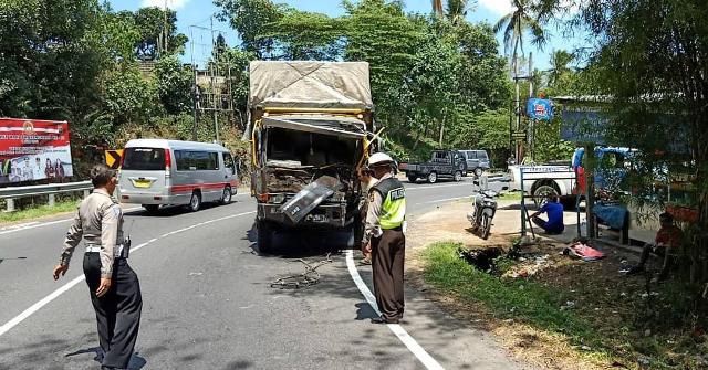 Rem Blong,Truk Tabrak 5 Mobil dan 1 Sepeda Motor di Jalur Tengkorak