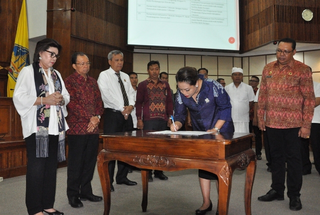 Bupati Eka Tandatangani Nota Kesepahaman dan Kesepakatan Optimalisasi Pendapatan Daerah dan Barang Milik Daerah