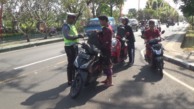 Hari Pertama Operasi Patuh Agung 2019 di Jembrana, Puluhan Pengendara di Tilang