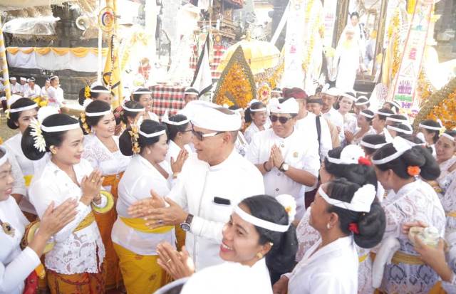 Wabup Sanjaya Hadiri Karya Ngenteg Linggih di Pura Desa Lan Puseh, Desa Adat Pujungan