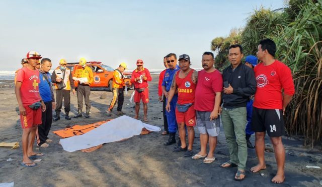 Pemancing yang Hilang Terdampar di Bibir Pantai Pasut