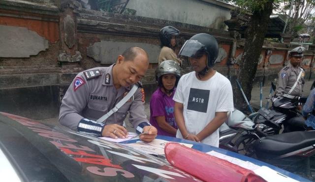 Operasi Patuh Agung, Polisi Tindak 667 Pelanggar Lalu Lintas di Tabanan dalam Sepeken