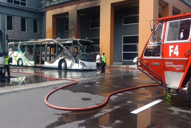 Bus Bandara Ngurah Rai Terbakar