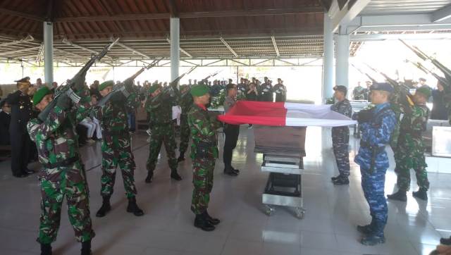 Suasana Haru Warnai Pelepasan Jenazah HS Dillon