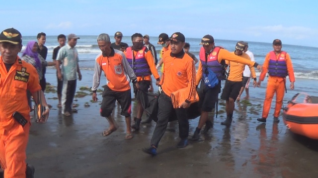 Geger, Jasad Pria Bercelana Jeans Biru Terdampar di Pantai Pengambengan