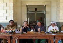 Tebar Vibrasi Perdamaian, Pementasan Wayang Emas dan Topeng Gajah Mada Meriahkan Festival Ulun Danu Beratan