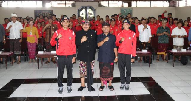 Lepas Kontingen Bali di POPNAS 2019, Wagub Cok Ace Ajak Masyarakat Dukung Pembinaan Atlet