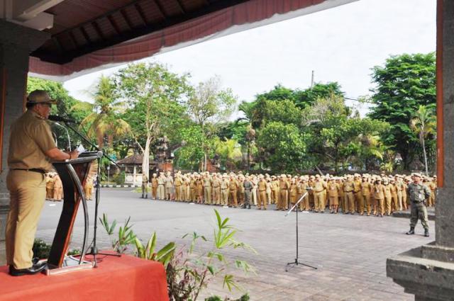 Pimpin Apel, Wabup Sanjaya Ingatkan ASN Disiplin Kerja