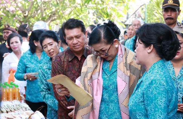 Ny. Putri Koster Buka Lomba Kesatuan Gerak PKK-KKBPK-Kesehatan Tingkat Provinsi
