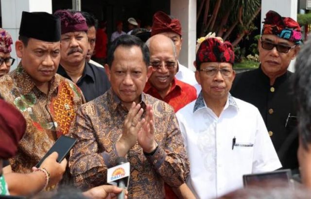 Ketua DPRD Made Dirga Mendampingi Gubernur Bali Sampaikan Aspirasi RUU Provinsi Bali