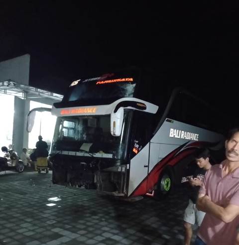 Bus Tabrak Pengendara Motor, 3 Pejalan Kaki dan Seruduk 4 Motor di Luwus