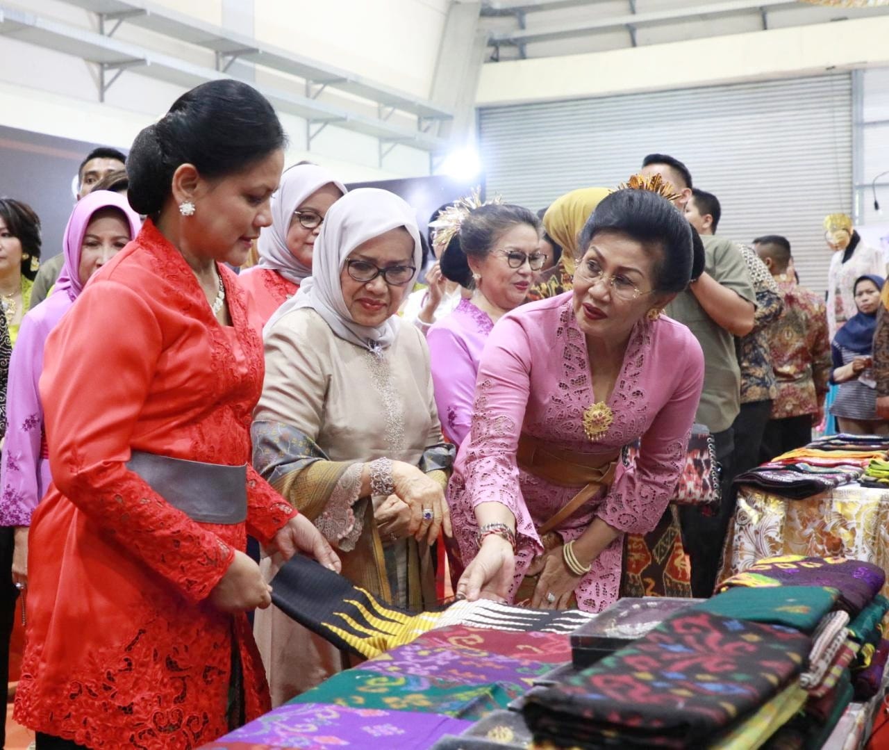 Dibuka Ibu Iriana Jokowi, Ny Putri Koster Harap Bali Selenggarakan Bazar Amal Seperti WIC