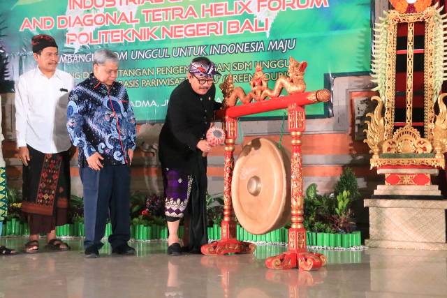 Wagub Cok Ace Buka Industrial Gathering dan Tetra Helix Forum